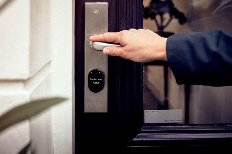 smart door lock at home